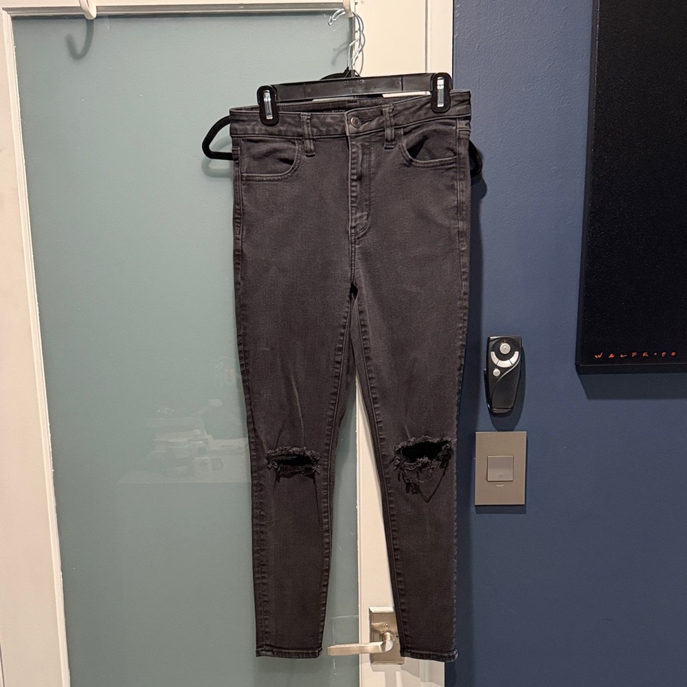 Women's Black Distressed Stretchy Jeans